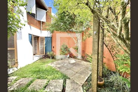 Casa à venda com 4 quartos, 228m² em Jardim Jussara, São Paulo