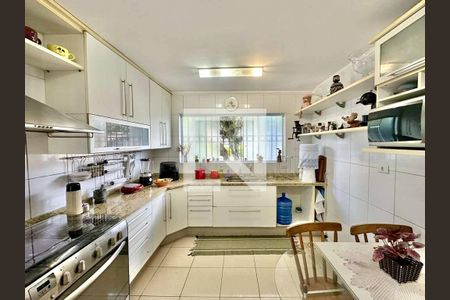 Casa à venda com 4 quartos, 228m² em Jardim Jussara, São Paulo