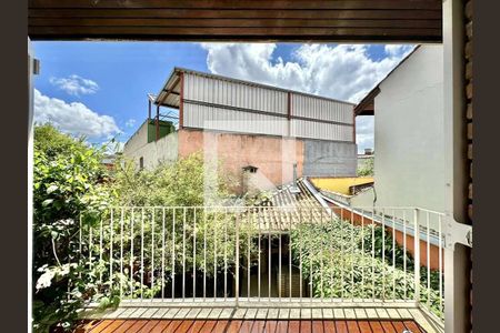 Casa à venda com 4 quartos, 228m² em Jardim Jussara, São Paulo