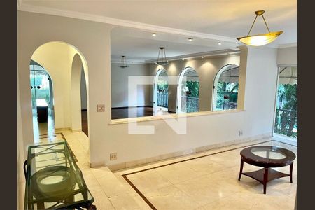 Casa à venda com 4 quartos, 418m² em Jardim Leonor, São Paulo