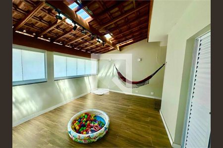 Casa à venda com 3 quartos, 130m² em Utinga, Santo André