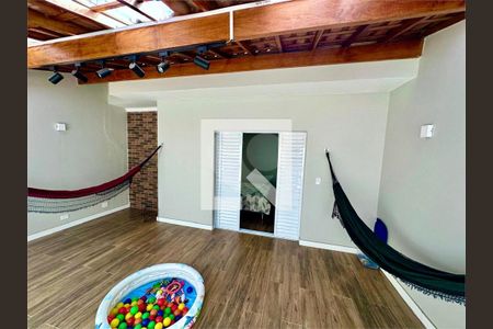 Casa à venda com 3 quartos, 130m² em Utinga, Santo André