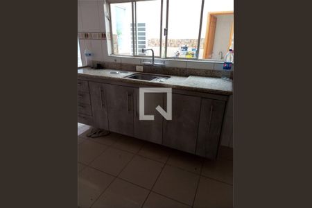 Casa à venda com 3 quartos, 210m² em Santa Terezinha, Santo André