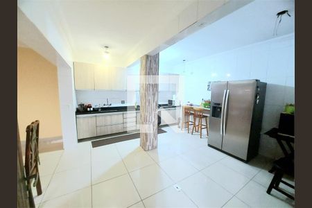 Casa à venda com 4 quartos, 221m² em Vila Lucinda, Santo André