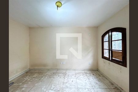 Casa à venda com 4 quartos, 256m² em Água Rasa, São Paulo