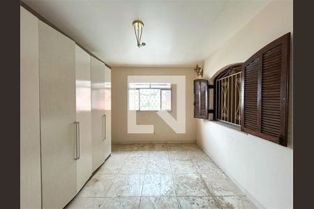 Casa à venda com 4 quartos, 256m² em Água Rasa, São Paulo