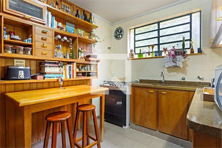 Casa à venda com 3 quartos, 250m² em Jardim Petropolis, São Paulo