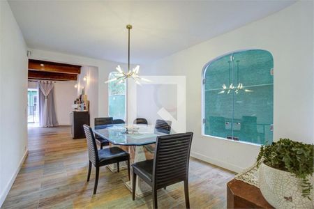 Casa à venda com 3 quartos, 335m² em Campo Belo, São Paulo