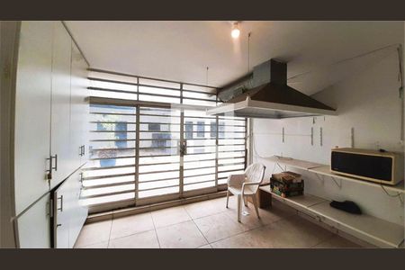 Casa à venda com 4 quartos, 400m² em Brooklin, São Paulo