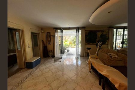 Casa à venda com 4 quartos, 449m² em Chácara Monte Alegre, São Paulo