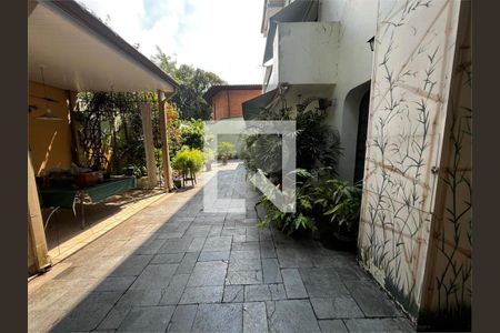 Casa à venda com 4 quartos, 449m² em Chácara Monte Alegre, São Paulo