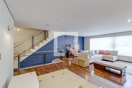 Casa à venda com 3 quartos, 230m² em Chácara Monte Alegre, São Paulo