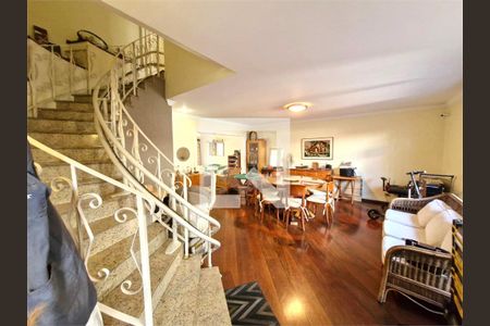 Casa à venda com 4 quartos, 226m² em Granja Julieta, São Paulo