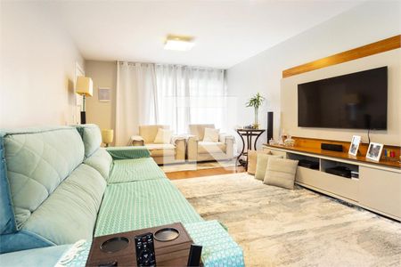 Casa à venda com 3 quartos, 179m² em Santo Amaro, São Paulo