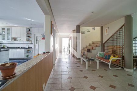 Casa à venda com 5 quartos, 672m² em Chácara Monte Alegre, São Paulo