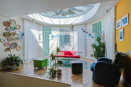 Casa à venda com 5 quartos, 672m² em Chácara Monte Alegre, São Paulo
