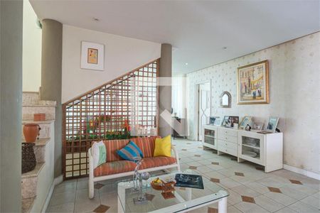Casa à venda com 5 quartos, 672m² em Chácara Monte Alegre, São Paulo