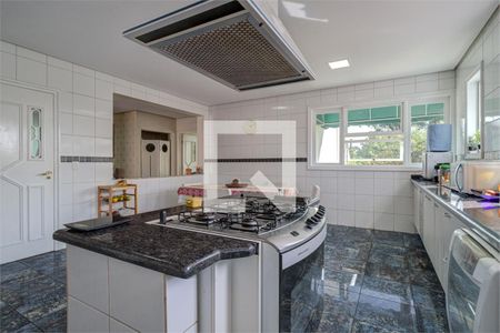 Casa à venda com 5 quartos, 672m² em Chácara Monte Alegre, São Paulo