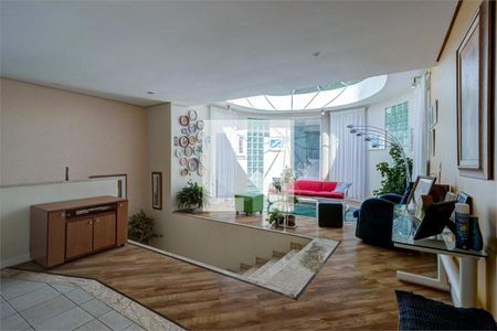Casa à venda com 5 quartos, 672m² em Chácara Monte Alegre, São Paulo