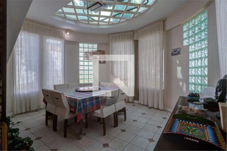 Casa à venda com 5 quartos, 672m² em Chácara Monte Alegre, São Paulo