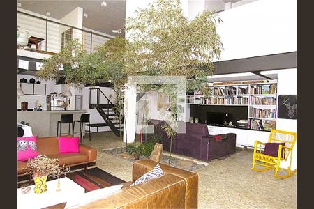 Casa à venda com 3 quartos, 270m² em Jardim Prudência, São Paulo