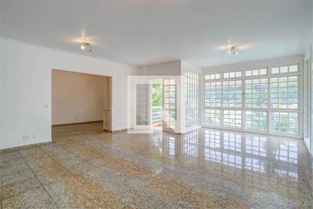 Casa à venda com 4 quartos, 400m² em Jardim Marajoara, São Paulo