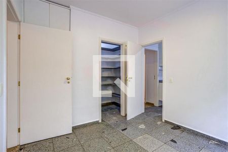 Casa à venda com 4 quartos, 400m² em Jardim Marajoara, São Paulo