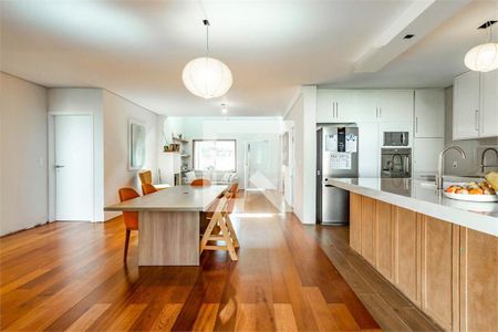 Casa à venda com 5 quartos, 292m² em Santo Amaro, São Paulo