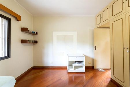 Casa à venda com 3 quartos, 270m² em Jardim Prudência, São Paulo