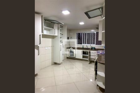 Casa à venda com 4 quartos, 236m² em Vila Campo Grande, São Paulo