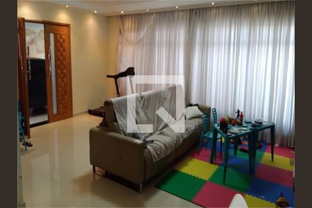 Casa à venda com 4 quartos, 212m² em Granja Julieta, São Paulo