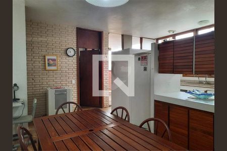Casa à venda com 4 quartos, 450m² em Interlagos, São Paulo