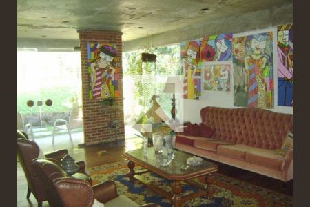 Casa à venda com 4 quartos, 335m² em Jardim Marajoara, São Paulo