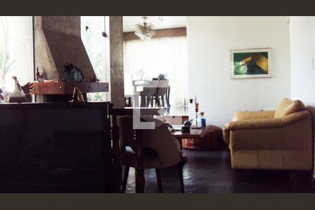 Casa à venda com 3 quartos, 250m² em Jardim Prudência, São Paulo