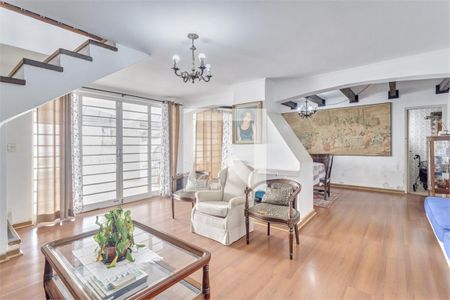 Casa à venda com 3 quartos, 261m² em Chácara Monte Alegre, São Paulo