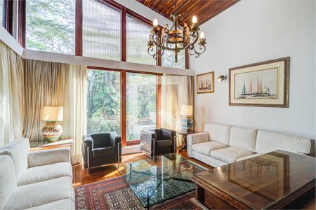 Casa à venda com 3 quartos, 450m² em Socorro, São Paulo