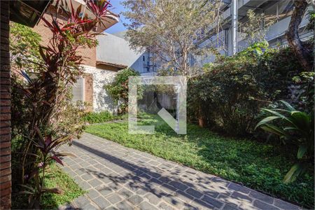 Casa à venda com 3 quartos, 204m² em Vila Cordeiro, São Paulo