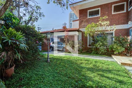Casa à venda com 3 quartos, 204m² em Vila Cordeiro, São Paulo