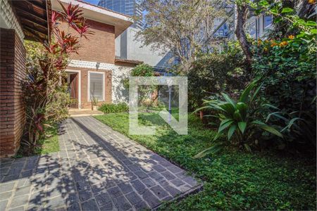 Casa à venda com 3 quartos, 204m² em Vila Cordeiro, São Paulo