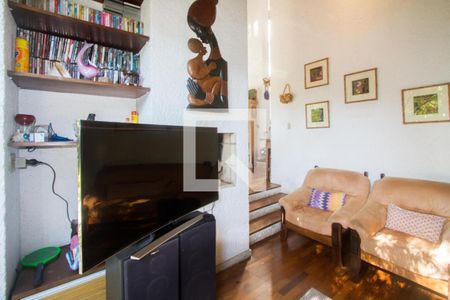 Sala de casa à venda com 6 quartos, 500m² em Chácara Monte Alegre, São Paulo