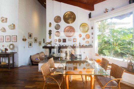 Sala de casa à venda com 6 quartos, 500m² em Chácara Monte Alegre, São Paulo
