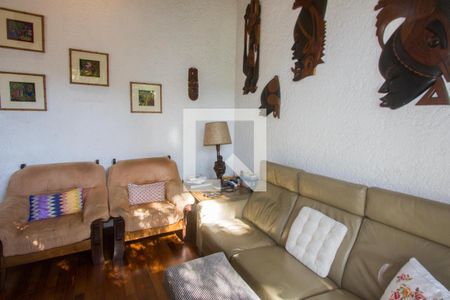 Sala de casa à venda com 6 quartos, 500m² em Chácara Monte Alegre, São Paulo