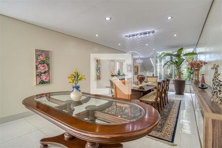 Casa à venda com 3 quartos, 370m² em Santo Amaro, São Paulo