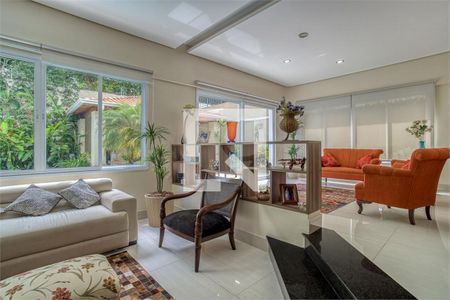 Casa à venda com 3 quartos, 370m² em Santo Amaro, São Paulo