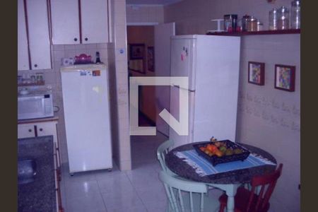 Casa à venda com 3 quartos, 243m² em Vila Monumento, São Paulo