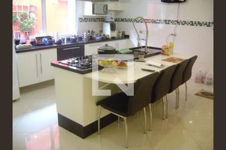 Casa à venda com 3 quartos, 250m² em Cidade Vargas, São Paulo