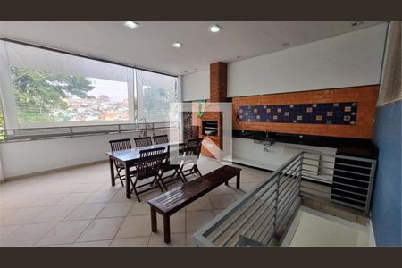 Casa à venda com 3 quartos, 240m² em Parque Maria Domitila, São Paulo