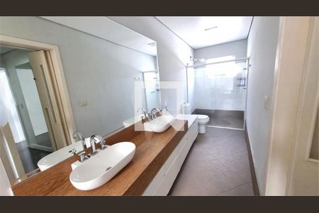 Casa à venda com 3 quartos, 240m² em Parque Maria Domitila, São Paulo