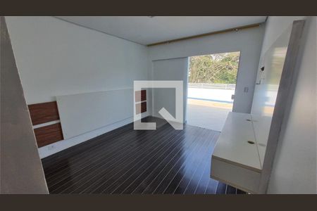 Casa à venda com 3 quartos, 240m² em Parque Maria Domitila, São Paulo