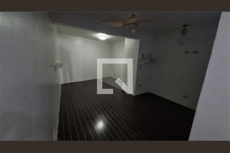 Casa à venda com 3 quartos, 240m² em Parque Maria Domitila, São Paulo